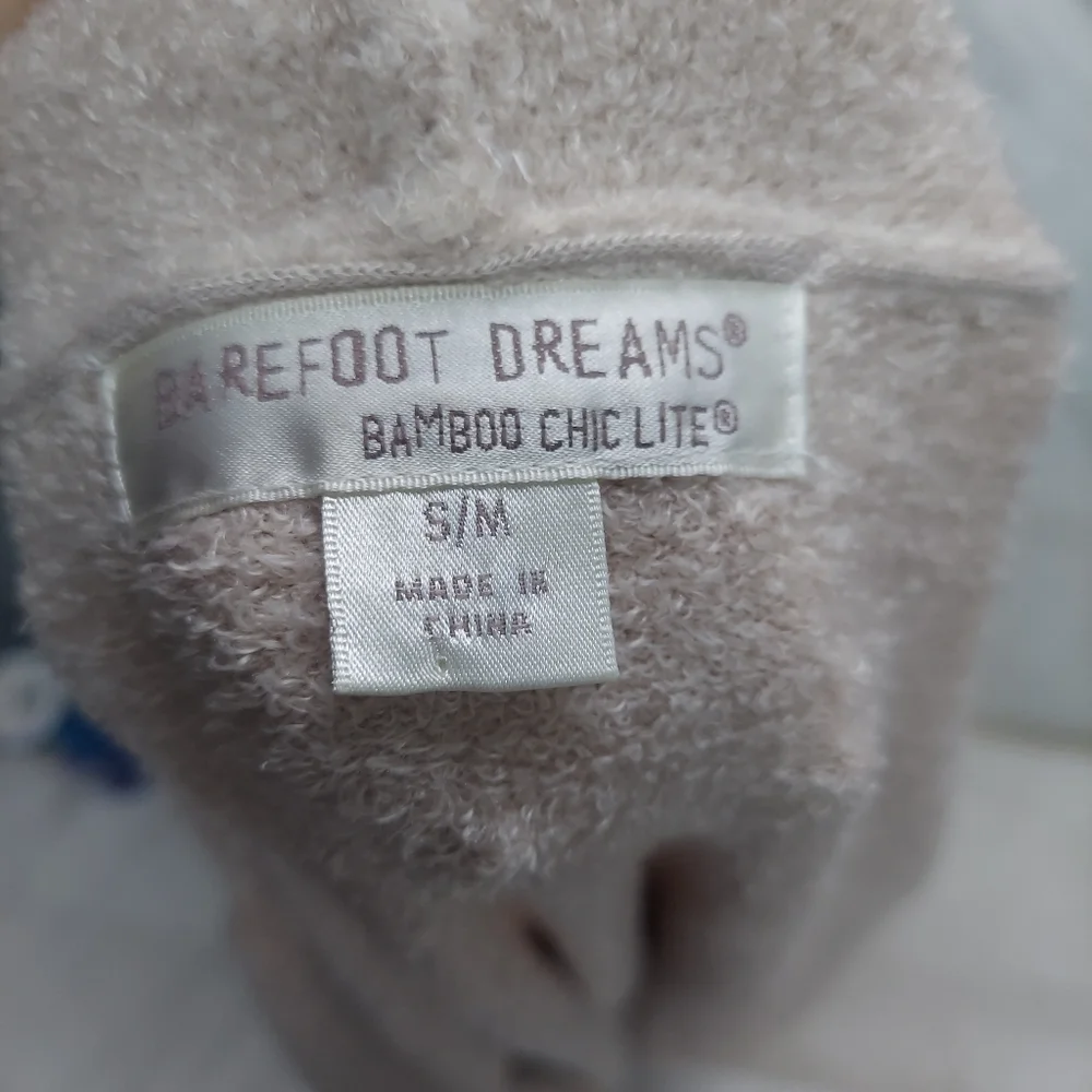 Barefoot Dreams Bamboo Chic Lite - Picture 4 of 5